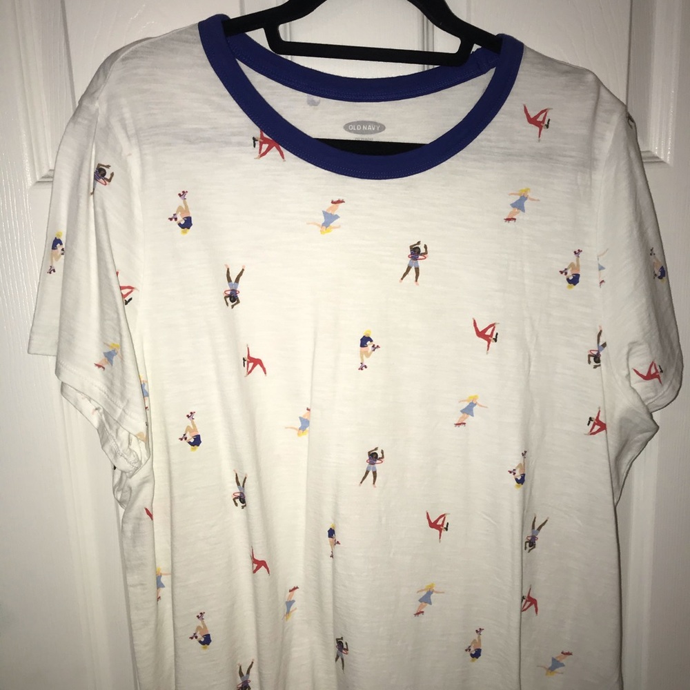 Crew neck tee with roller skates, skateboarding